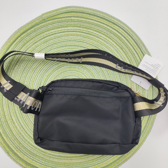 Lululemon Everywhere Crossbody Belt Bag Wordmark Black/Gold - Picture 2 of 5